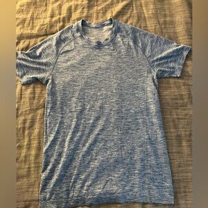 Lululemon men’s small perforated athletic shirt